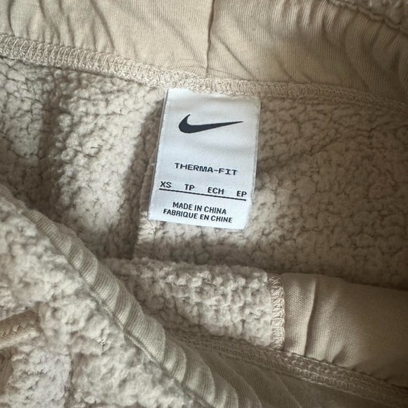 Nike - Picture 3 of 3